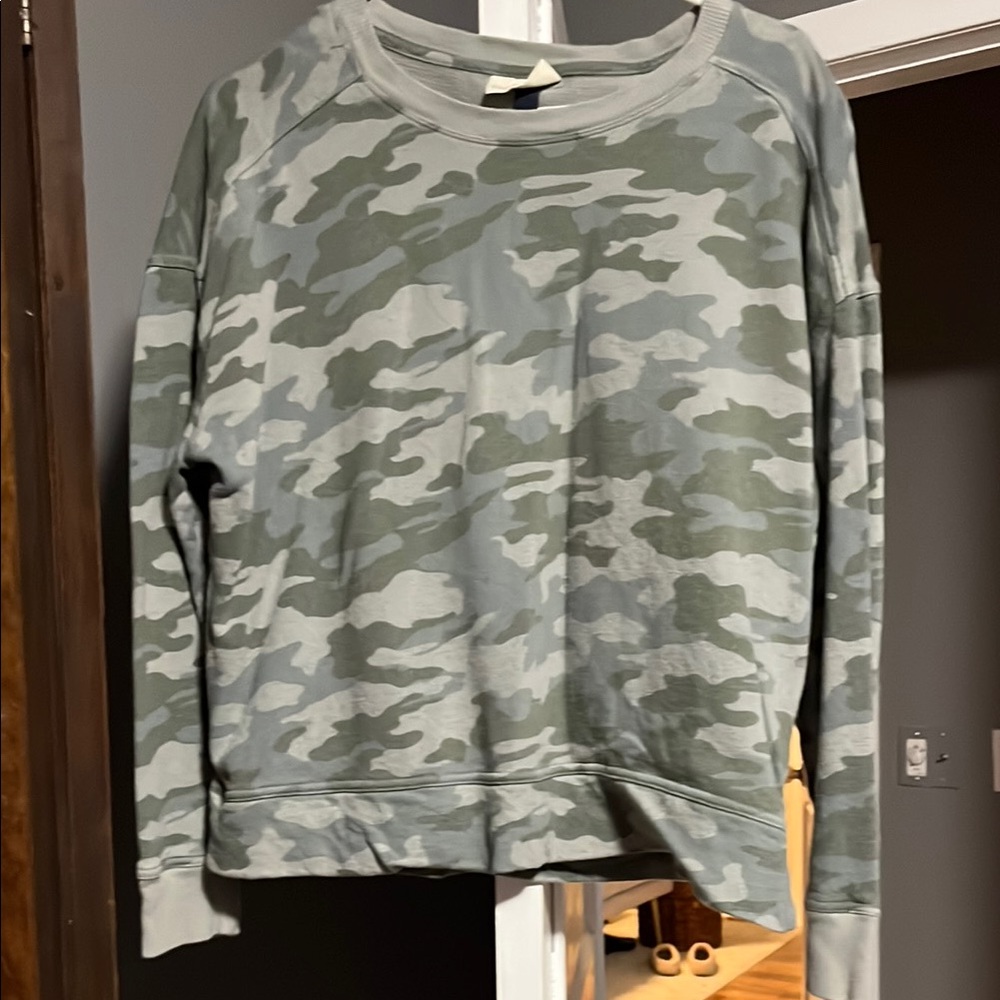 Universal Thread Green and Gray Camouflage Sweatshirt